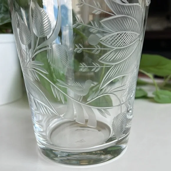 Vintage Metropolitan Museum of Art Etched Glass Vase Decor - Picture 6 of 13